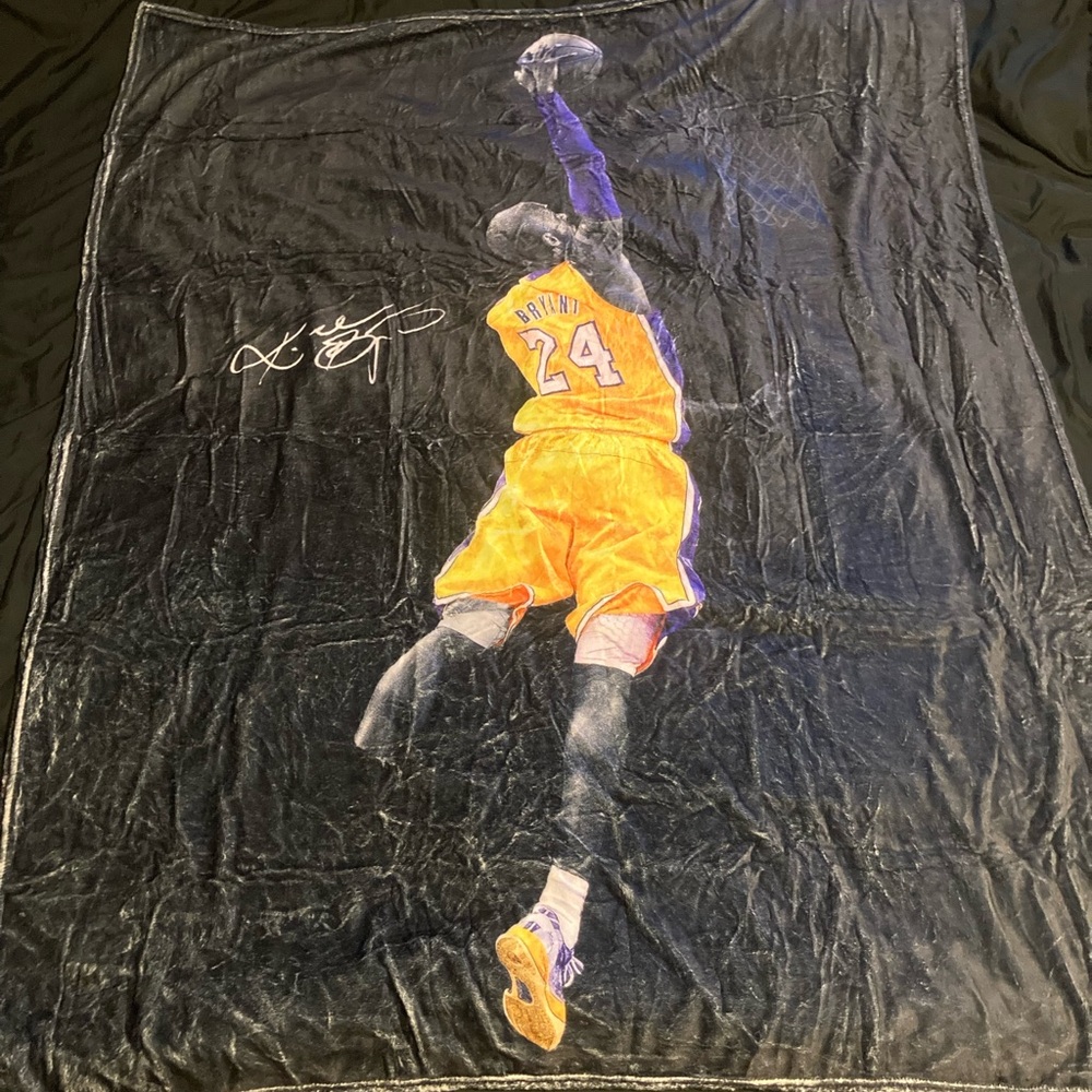 Kobe One Handed Jam Signature Fleece Throw Blanket 47x56